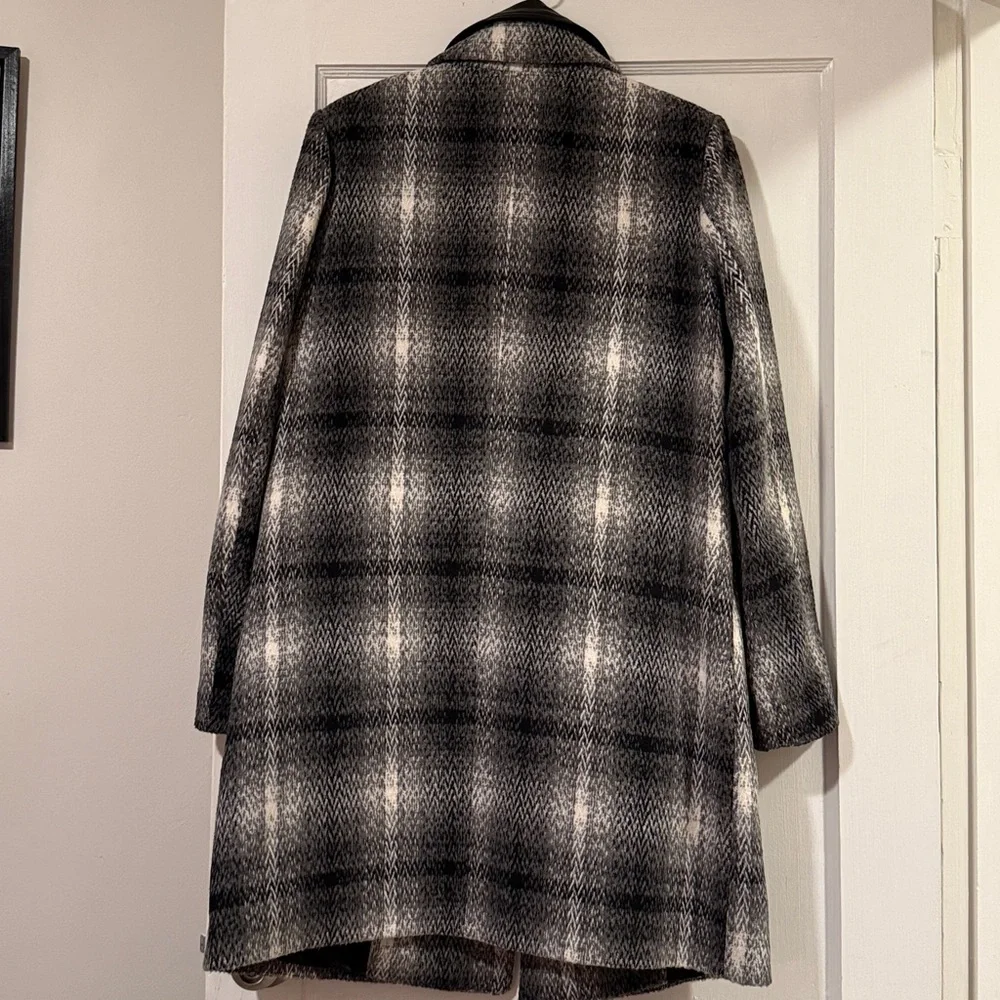 Plaid Coat with Removable Faux Leather bib - Picture 11 of 12